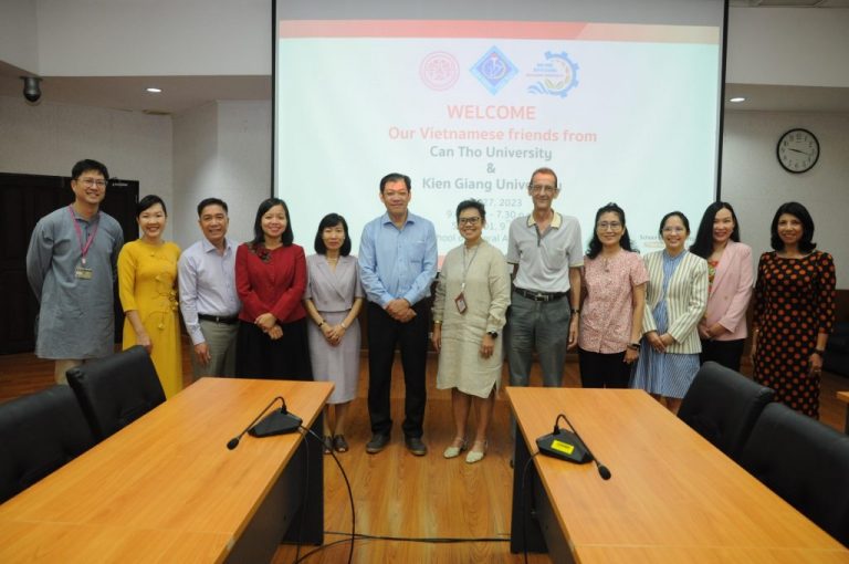 Welcome Delegates from Can Tho University & Kien Giang University-th